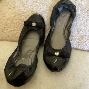 TAHARI shoes